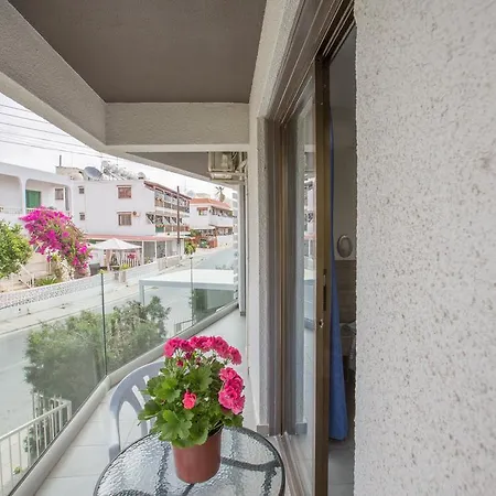 Merab Napa Ajía Nápa